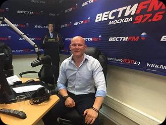 Эд Халилов в студии радиостанции «Вести FM»